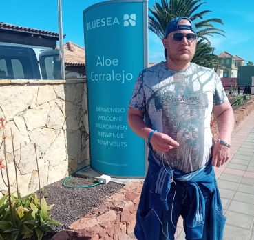 Warren Walton, 37 years old, Barnsley, United Kingdom